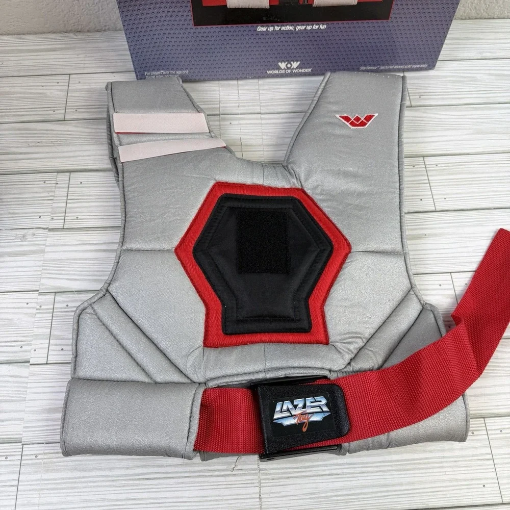 Vintage 1986 Worlds of Wonder Lazer Tag StarVest,  StarCap